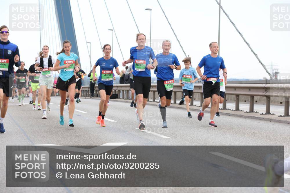 03.10.2025 - Köhlbrandbrückenlauf Lena Gebhardt http://msf.ph/oto/9200285 03.10.2025 15:22:36 Position 1 8916, 193, 7968, 9223 meine-sportfotos.de