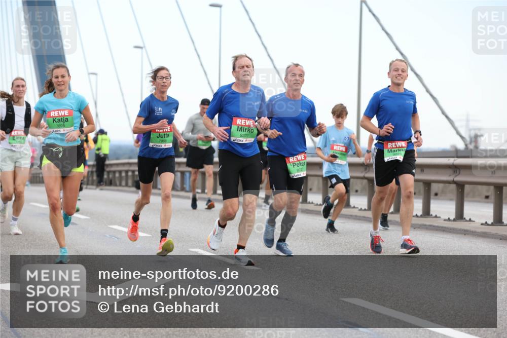 03.10.2025 - Köhlbrandbrückenlauf Lena Gebhardt http://msf.ph/oto/9200286 03.10.2025 15:22:36 Position 1 7898, 7968, 9223, 9227, 0, 9224 meine-sportfotos.de