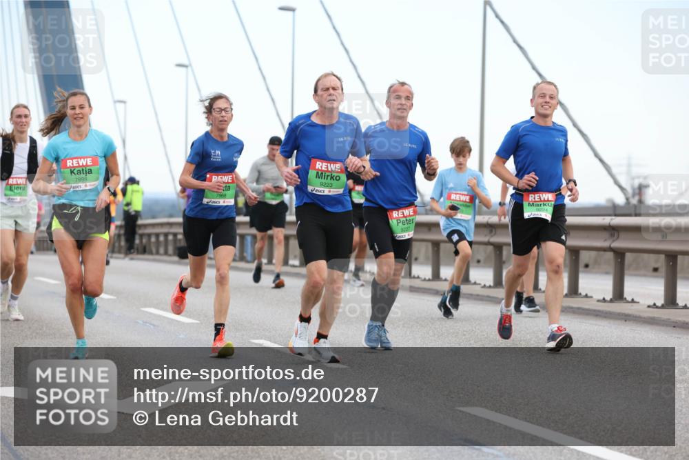 03.10.2025 - Köhlbrandbrückenlauf Lena Gebhardt http://msf.ph/oto/9200287 03.10.2025 15:22:36 Position 1 7898, 7968, 9223, 9227, 9224 meine-sportfotos.de