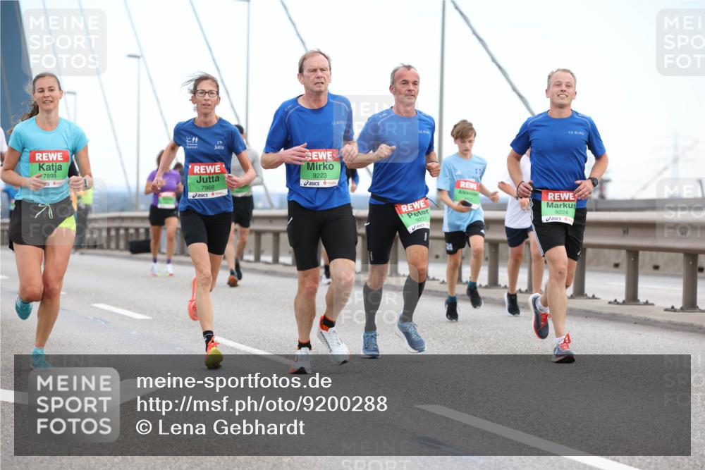03.10.2025 - Köhlbrandbrückenlauf Lena Gebhardt http://msf.ph/oto/9200288 03.10.2025 15:22:37 Position 1 7898, 7968, 9223, 9227, 9224 meine-sportfotos.de