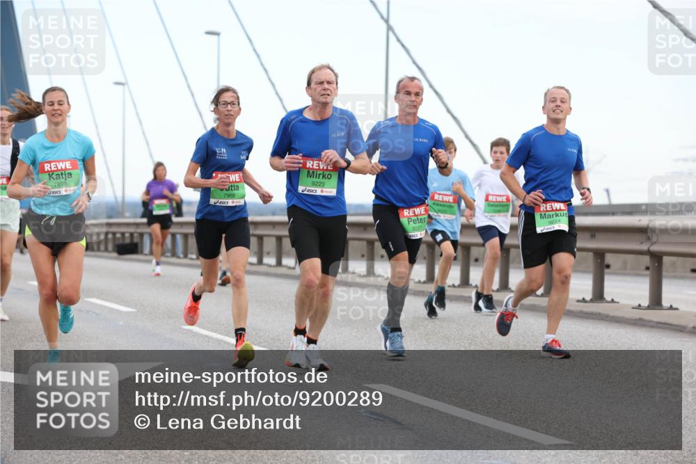 03.10.2025 - Köhlbrandbrückenlauf Lena Gebhardt http://msf.ph/oto/9200289 03.10.2025 15:22:37 Position 1 7898, 7968, 9223, 9227, 9224 meine-sportfotos.de