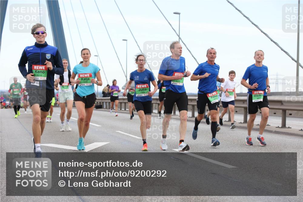 03.10.2025 - Köhlbrandbrückenlauf Lena Gebhardt http://msf.ph/oto/9200292 03.10.2025 15:22:37 Position 1 8916, 7898, 11, 9223, 7968, 9227, 9224 meine-sportfotos.de