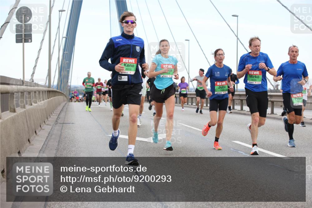 03.10.2025 - Köhlbrandbrückenlauf Lena Gebhardt http://msf.ph/oto/9200293 03.10.2025 15:22:38 Position 1 8916, 7898, 7968, 9223, 9227 meine-sportfotos.de