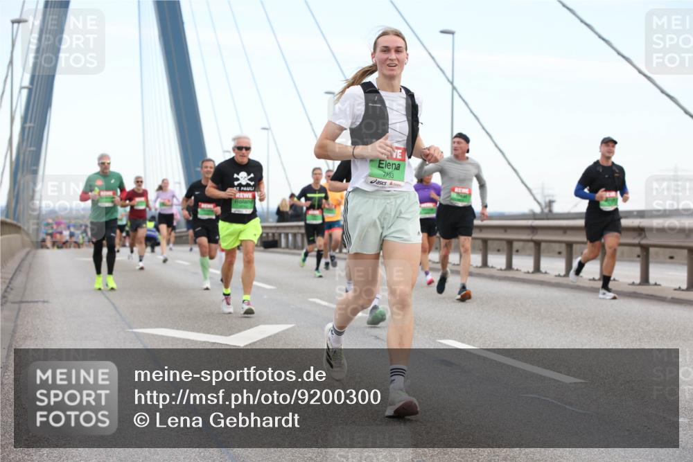 03.10.2025 - Köhlbrandbrückenlauf Lena Gebhardt http://msf.ph/oto/9200300 03.10.2025 15:22:40 Position 1 7193 meine-sportfotos.de
