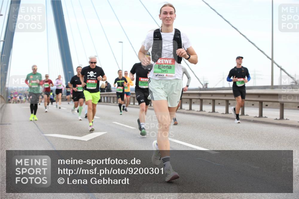 03.10.2025 - Köhlbrandbrückenlauf Lena Gebhardt http://msf.ph/oto/9200301 03.10.2025 15:22:41 Position 1 7193 meine-sportfotos.de