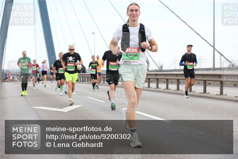 03.10.2025 - Köhlbrandbrückenlauf Lena Gebhardt http://msf.ph/oto/9200302 03.10.2025 15:22:41 Position 1 7193 meine-sportfotos.de