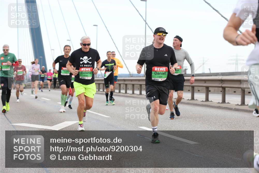 03.10.2025 - Köhlbrandbrückenlauf Lena Gebhardt http://msf.ph/oto/9200304 03.10.2025 15:22:42 Position 1 8780, 7356 meine-sportfotos.de