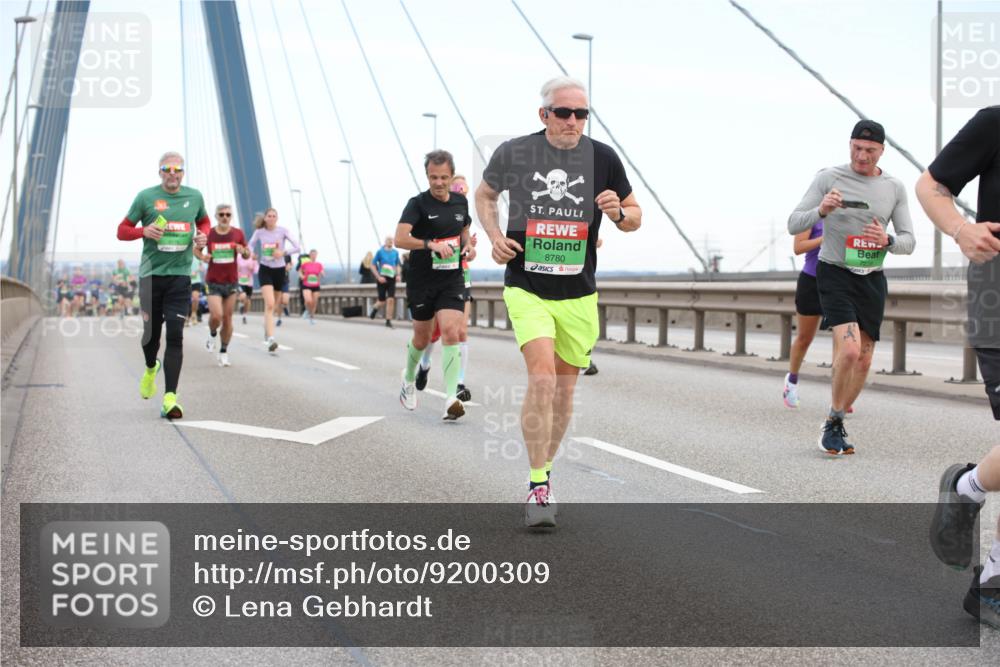 03.10.2025 - Köhlbrandbrückenlauf Lena Gebhardt http://msf.ph/oto/9200309 03.10.2025 15:22:43 Position 1 8780 meine-sportfotos.de