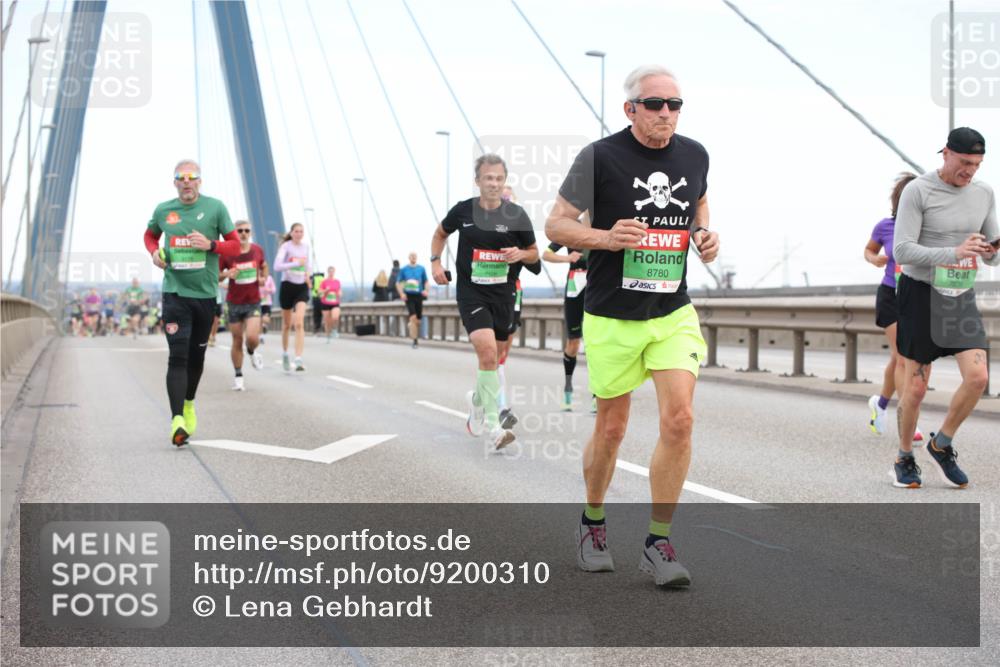 03.10.2025 - Köhlbrandbrückenlauf Lena Gebhardt http://msf.ph/oto/9200310 03.10.2025 15:22:43 Position 1 7406, 8780 meine-sportfotos.de