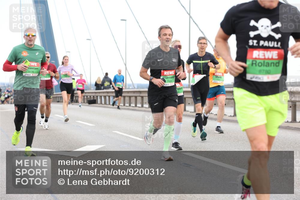 03.10.2025 - Köhlbrandbrückenlauf Lena Gebhardt http://msf.ph/oto/9200312 03.10.2025 15:22:44 Position 1 9176, 7406, 50, 7584, 6780 meine-sportfotos.de
