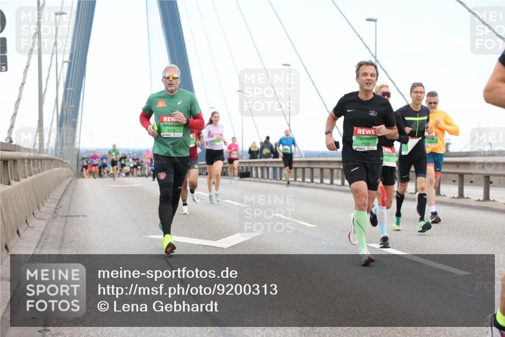 03.10.2025 - Köhlbrandbrückenlauf Lena Gebhardt http://msf.ph/oto/9200313 03.10.2025 15:22:44 Position 1 9176, 7106, 7450 meine-sportfotos.de