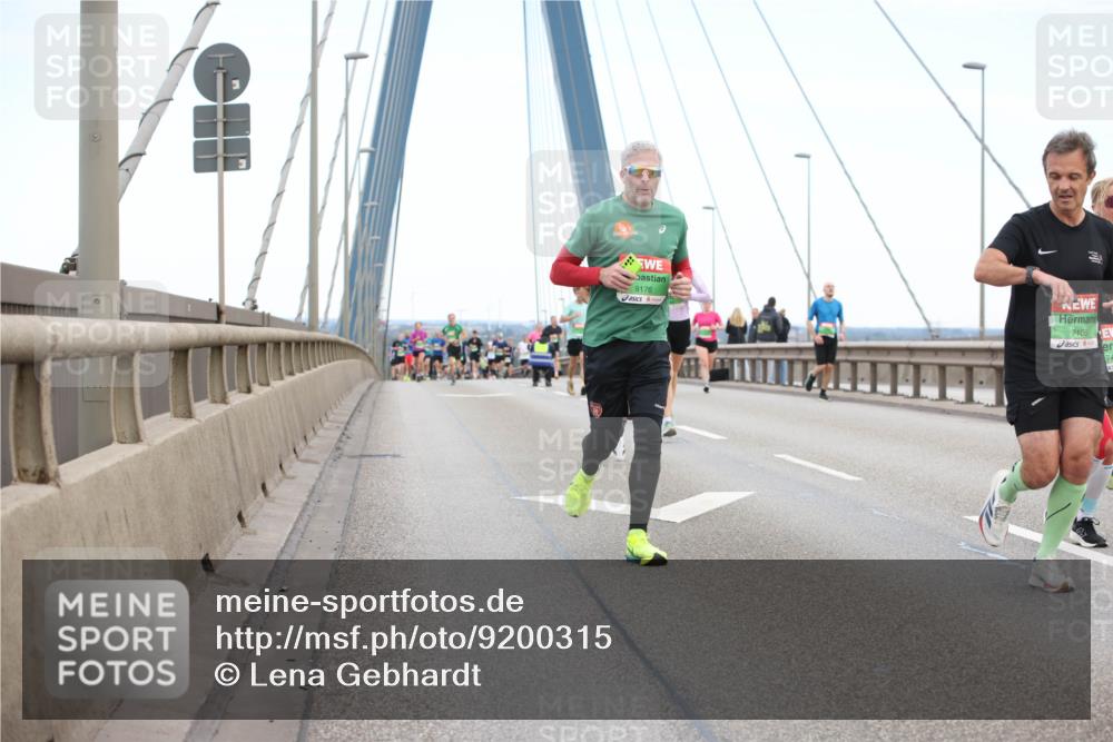 03.10.2025 - Köhlbrandbrückenlauf Lena Gebhardt http://msf.ph/oto/9200315 03.10.2025 15:22:44 Position 1 9176, 7106 meine-sportfotos.de