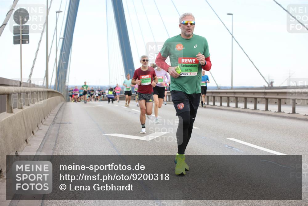 03.10.2025 - Köhlbrandbrückenlauf Lena Gebhardt http://msf.ph/oto/9200318 03.10.2025 15:22:45 Position 1 9176 meine-sportfotos.de