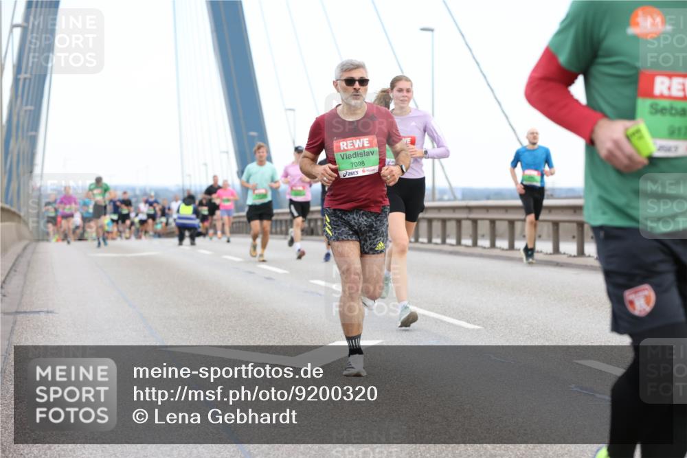 03.10.2025 - Köhlbrandbrückenlauf Lena Gebhardt http://msf.ph/oto/9200320 03.10.2025 15:22:46 Position 1 7098, 912, 2062 meine-sportfotos.de