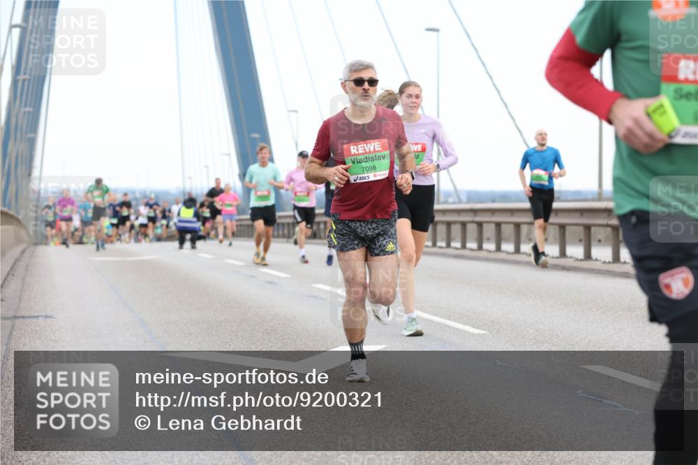 03.10.2025 - Köhlbrandbrückenlauf Lena Gebhardt http://msf.ph/oto/9200321 03.10.2025 15:22:46 Position 1 7098 meine-sportfotos.de