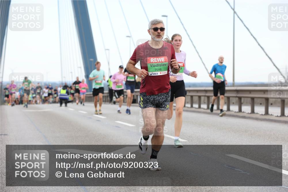 03.10.2025 - Köhlbrandbrückenlauf Lena Gebhardt http://msf.ph/oto/9200323 03.10.2025 15:22:46 Position 1 7098 meine-sportfotos.de