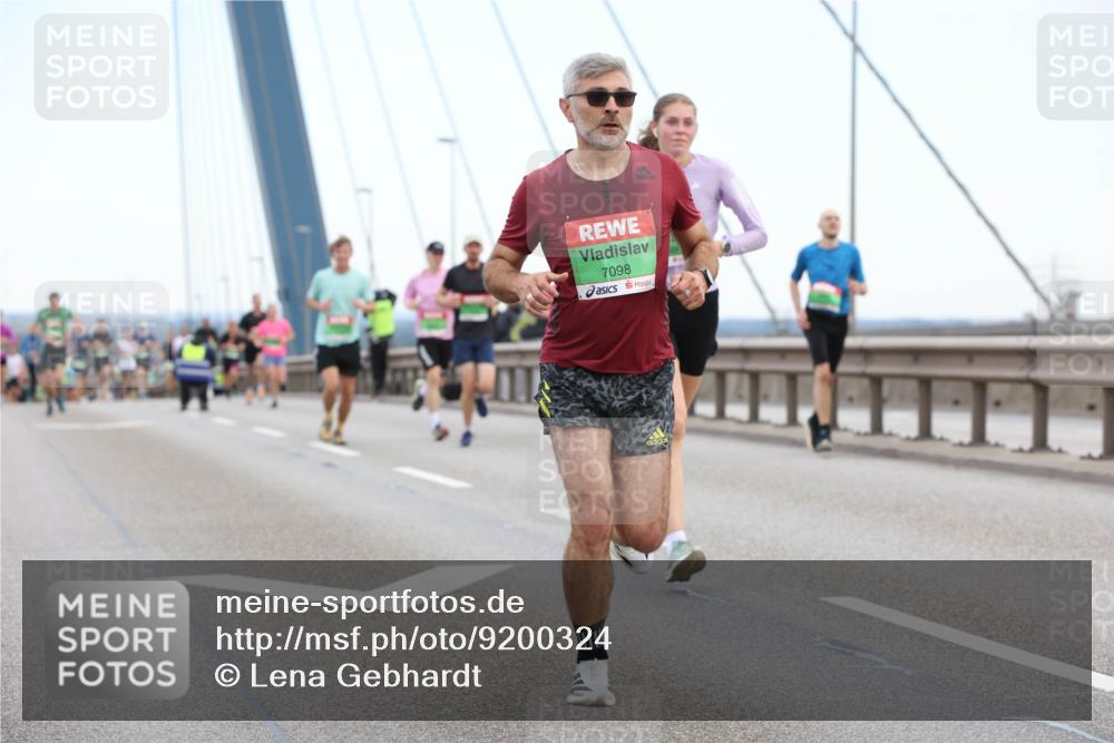 03.10.2025 - Köhlbrandbrückenlauf Lena Gebhardt http://msf.ph/oto/9200324 03.10.2025 15:22:47 Position 1 7098 meine-sportfotos.de