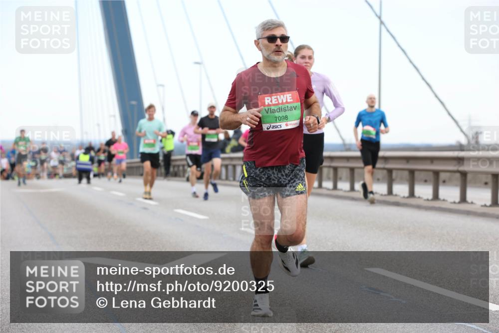 03.10.2025 - Köhlbrandbrückenlauf Lena Gebhardt http://msf.ph/oto/9200325 03.10.2025 15:22:47 Position 1 7098 meine-sportfotos.de