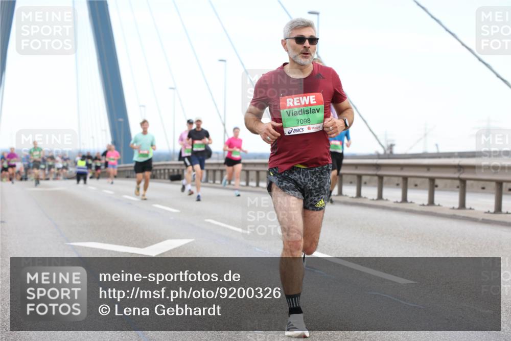 03.10.2025 - Köhlbrandbrückenlauf Lena Gebhardt http://msf.ph/oto/9200326 03.10.2025 15:22:47 Position 1 7098 meine-sportfotos.de