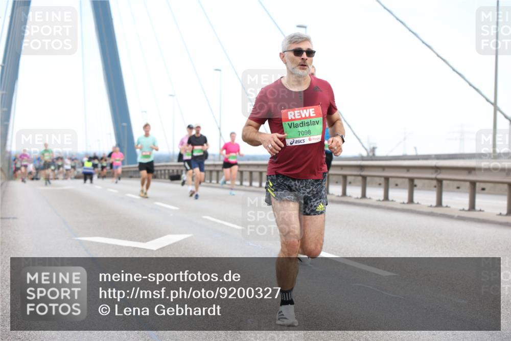 03.10.2025 - Köhlbrandbrückenlauf Lena Gebhardt http://msf.ph/oto/9200327 03.10.2025 15:22:47 Position 1 7098 meine-sportfotos.de