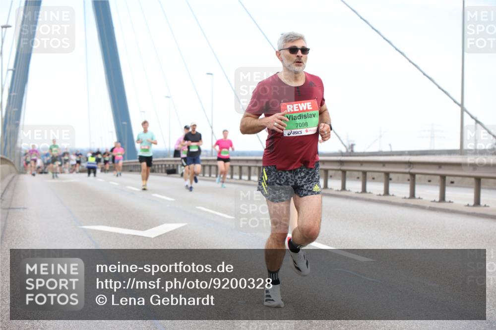 03.10.2025 - Köhlbrandbrückenlauf Lena Gebhardt http://msf.ph/oto/9200328 03.10.2025 15:22:47 Position 1 7098 meine-sportfotos.de