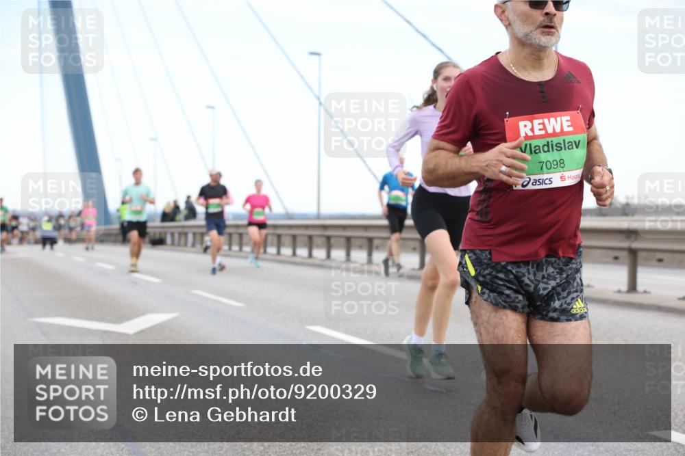 03.10.2025 - Köhlbrandbrückenlauf Lena Gebhardt http://msf.ph/oto/9200329 03.10.2025 15:22:48 Position 1 7098 meine-sportfotos.de