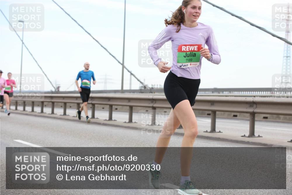 03.10.2025 - Köhlbrandbrückenlauf Lena Gebhardt http://msf.ph/oto/9200330 03.10.2025 15:22:49 Position 1 7189 meine-sportfotos.de