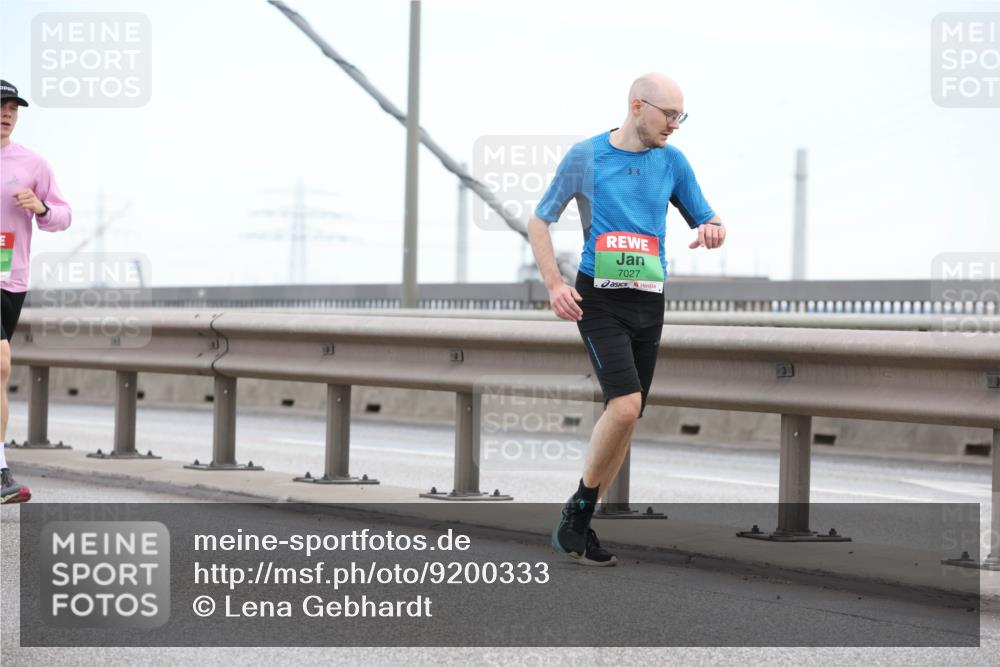 03.10.2025 - Köhlbrandbrückenlauf Lena Gebhardt http://msf.ph/oto/9200333 03.10.2025 15:22:50 Position 1 7027 meine-sportfotos.de