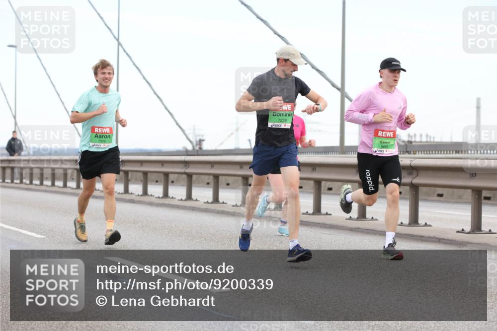 03.10.2025 - Köhlbrandbrückenlauf Lena Gebhardt http://msf.ph/oto/9200339 03.10.2025 15:22:51 Position 1 7329, 7238, 9665 meine-sportfotos.de