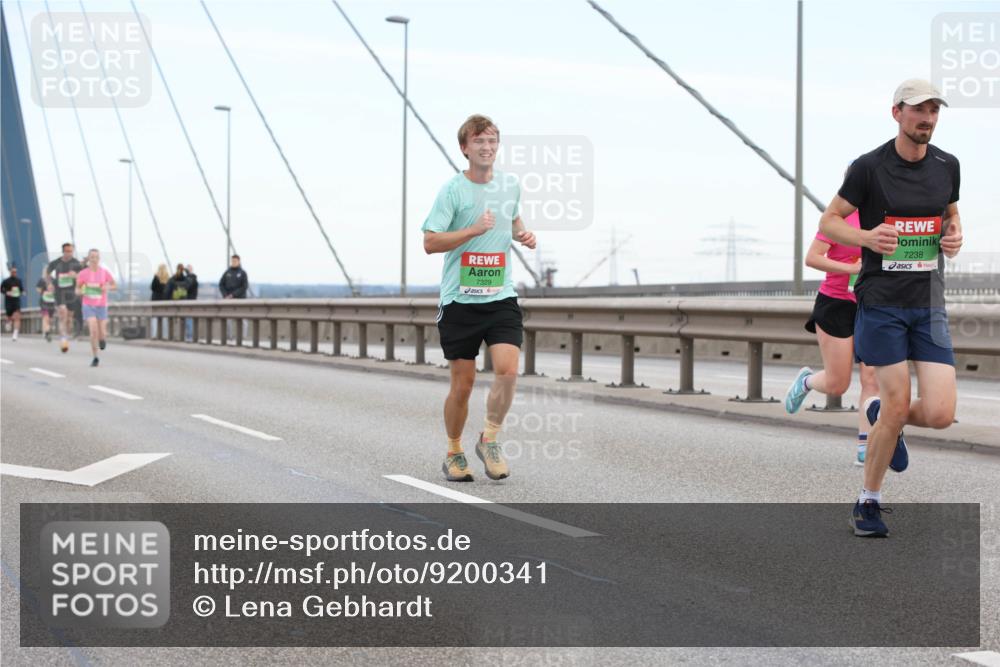 03.10.2025 - Köhlbrandbrückenlauf Lena Gebhardt http://msf.ph/oto/9200341 03.10.2025 15:22:52 Position 1 7329, 7238 meine-sportfotos.de
