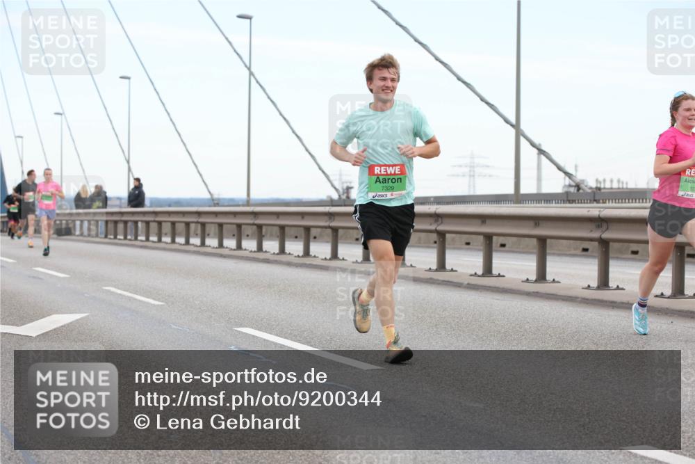03.10.2025 - Köhlbrandbrückenlauf Lena Gebhardt http://msf.ph/oto/9200344 03.10.2025 15:22:53 Position 1 7329 meine-sportfotos.de