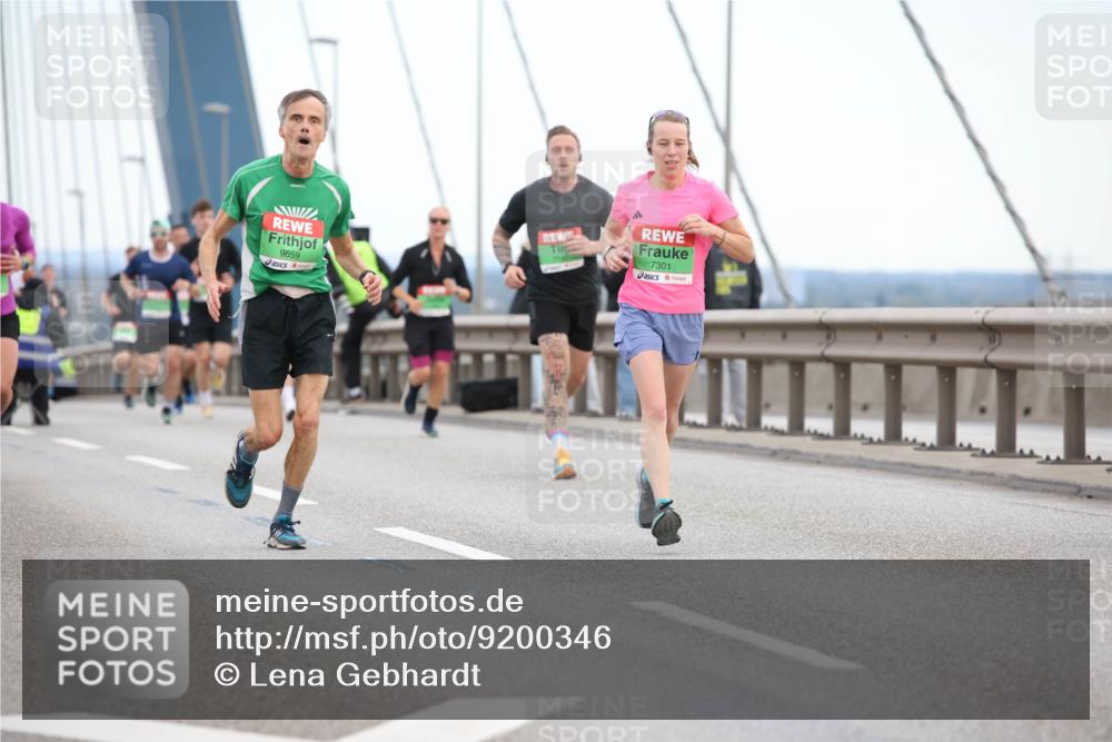 03.10.2025 - Köhlbrandbrückenlauf Lena Gebhardt http://msf.ph/oto/9200346 03.10.2025 15:22:55 Position 1 9659, 7301 meine-sportfotos.de