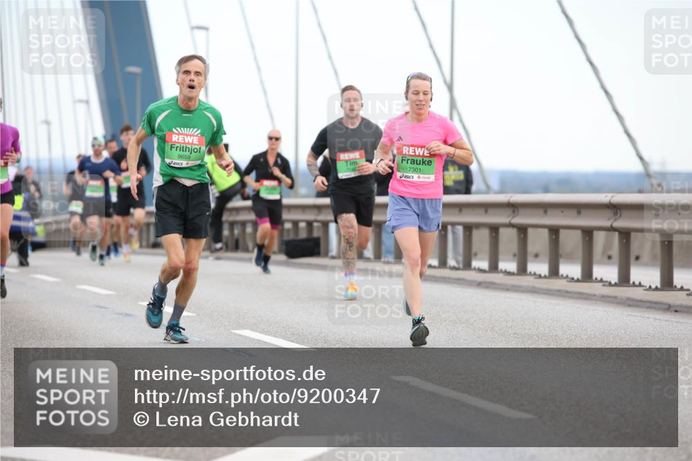 03.10.2025 - Köhlbrandbrückenlauf Lena Gebhardt http://msf.ph/oto/9200347 03.10.2025 15:22:55 Position 1 9659, 7301 meine-sportfotos.de