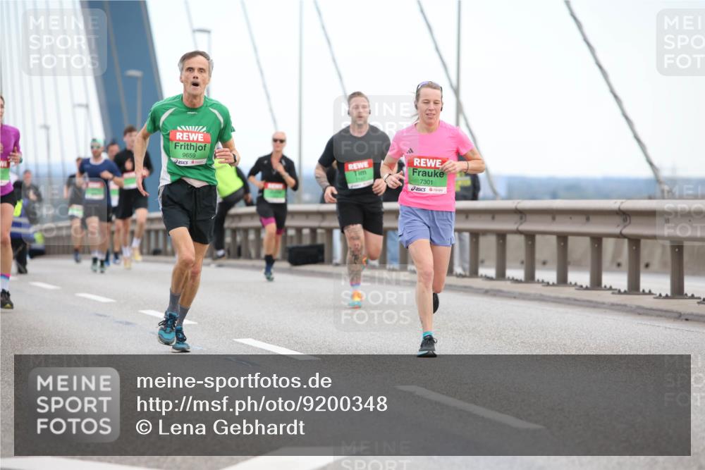 03.10.2025 - Köhlbrandbrückenlauf Lena Gebhardt http://msf.ph/oto/9200348 03.10.2025 15:22:55 Position 1 9659, 7301 meine-sportfotos.de