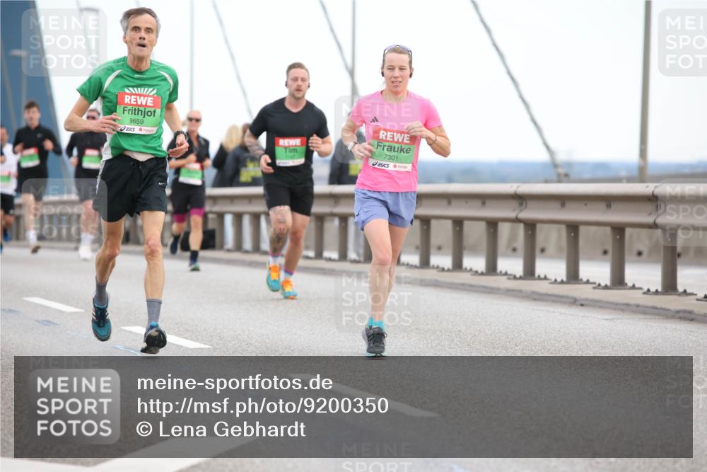 03.10.2025 - Köhlbrandbrückenlauf Lena Gebhardt http://msf.ph/oto/9200350 03.10.2025 15:22:55 Position 1 9659, 7301 meine-sportfotos.de