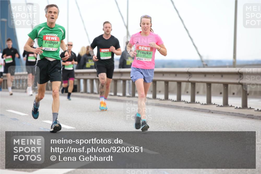 03.10.2025 - Köhlbrandbrückenlauf Lena Gebhardt http://msf.ph/oto/9200351 03.10.2025 15:22:55 Position 1 9659, 7301 meine-sportfotos.de