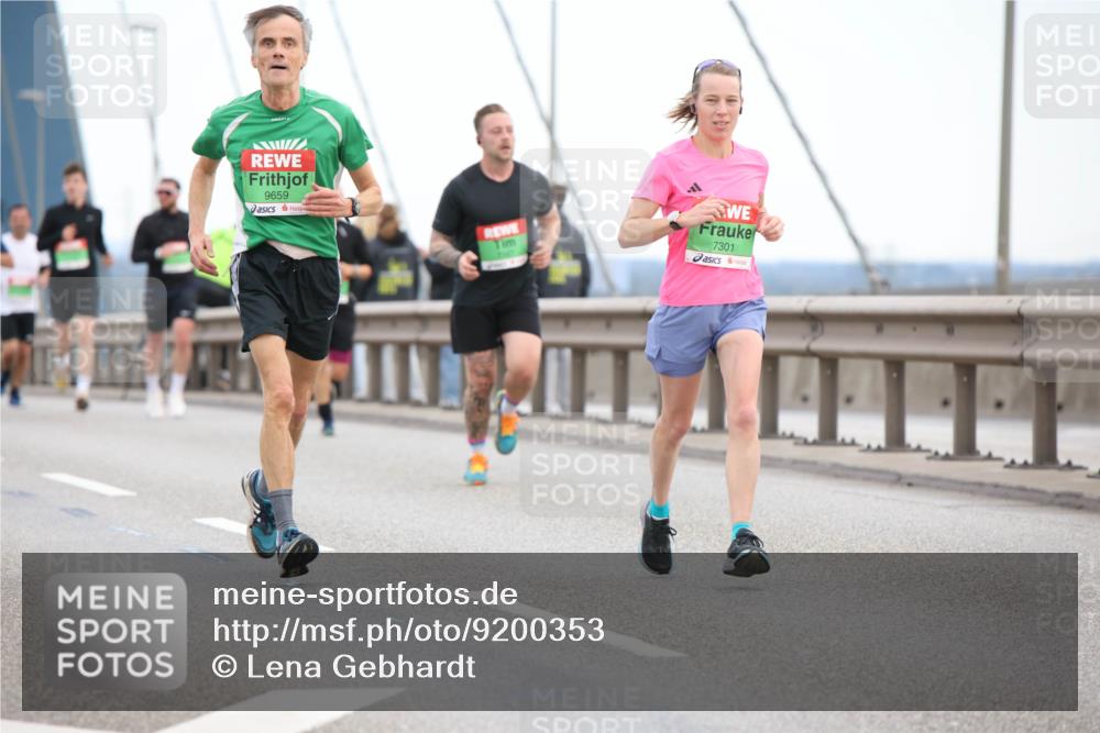 03.10.2025 - Köhlbrandbrückenlauf Lena Gebhardt http://msf.ph/oto/9200353 03.10.2025 15:22:56 Position 1 9659, 7301 meine-sportfotos.de