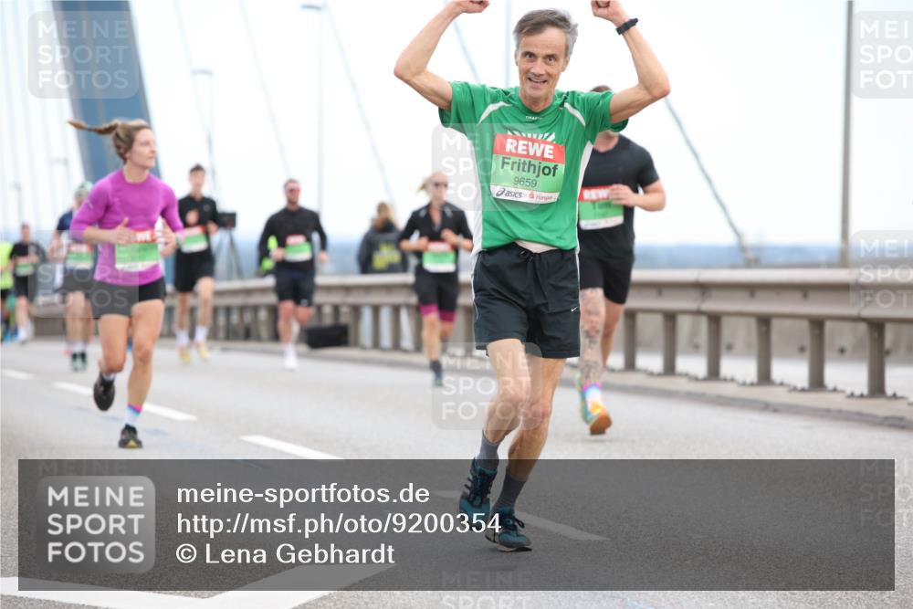 03.10.2025 - Köhlbrandbrückenlauf Lena Gebhardt http://msf.ph/oto/9200354 03.10.2025 15:22:57 Position 1 9659 meine-sportfotos.de