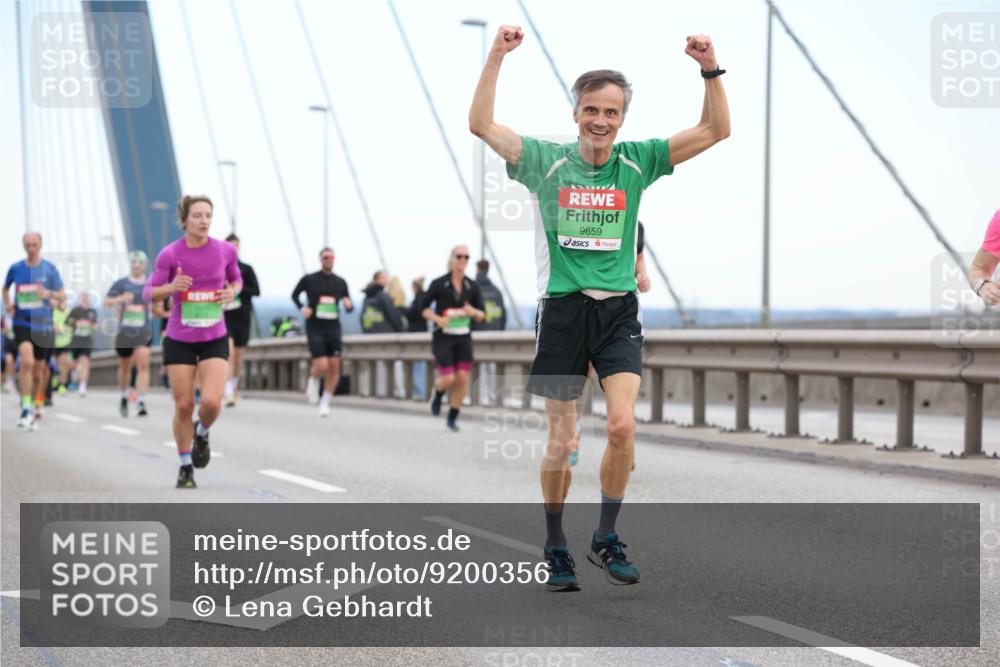 03.10.2025 - Köhlbrandbrückenlauf Lena Gebhardt http://msf.ph/oto/9200356 03.10.2025 15:22:57 Position 1 9659 meine-sportfotos.de