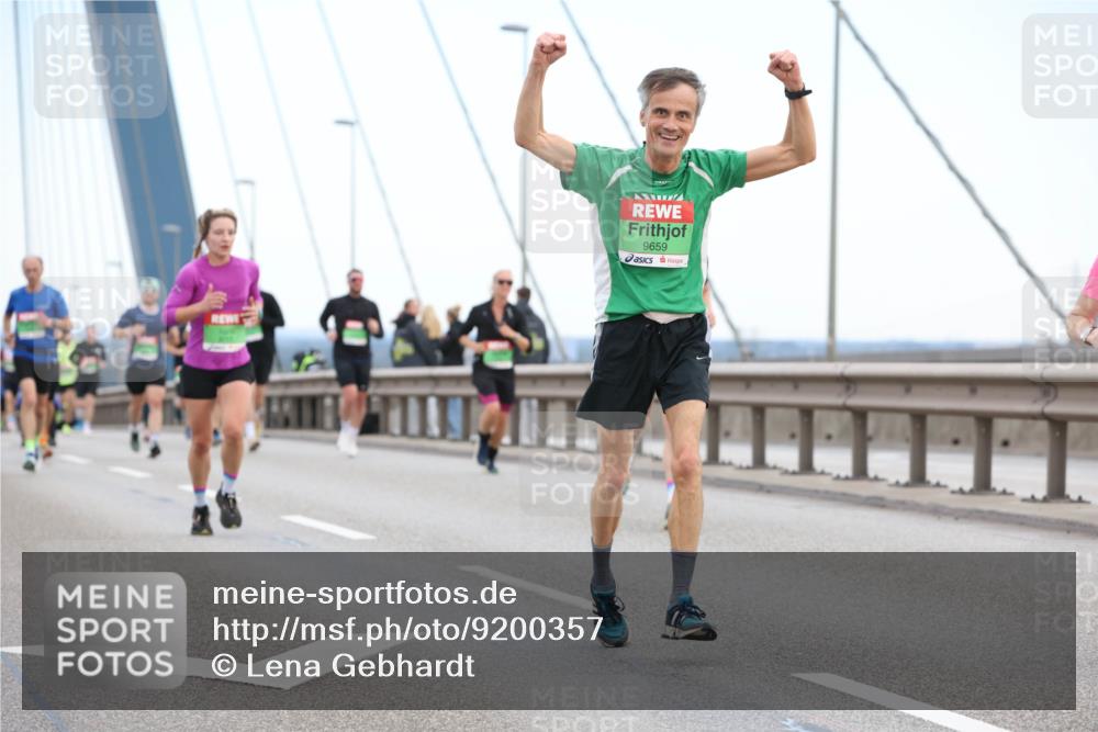 03.10.2025 - Köhlbrandbrückenlauf Lena Gebhardt http://msf.ph/oto/9200357 03.10.2025 15:22:57 Position 1 9659 meine-sportfotos.de