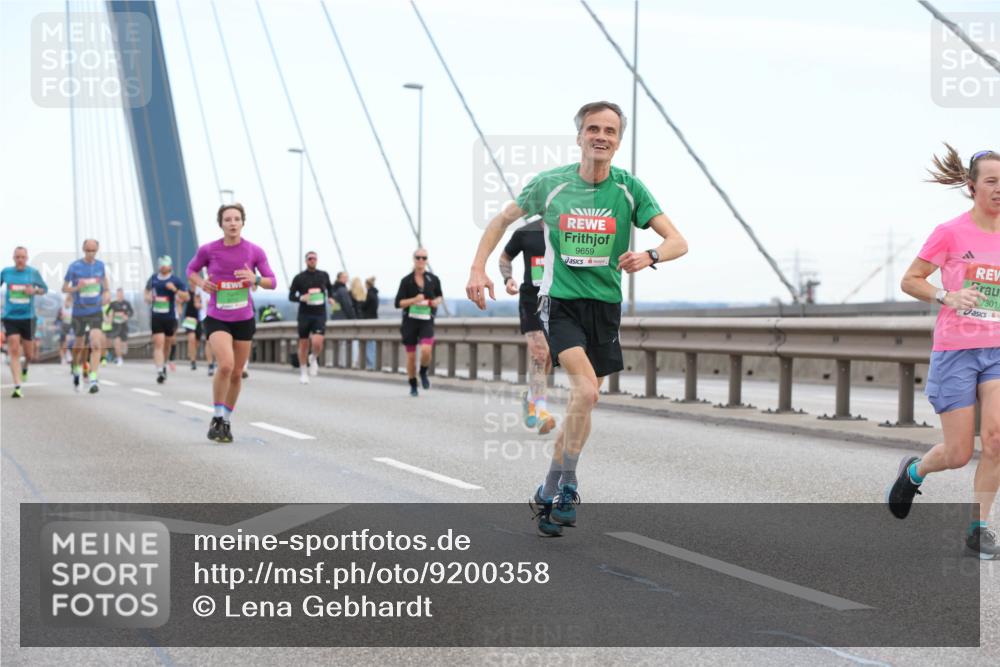 03.10.2025 - Köhlbrandbrückenlauf Lena Gebhardt http://msf.ph/oto/9200358 03.10.2025 15:22:58 Position 1 9659, 7301 meine-sportfotos.de