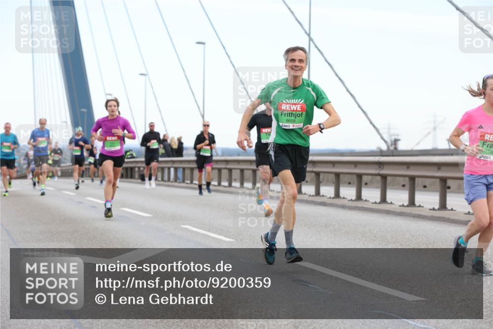 03.10.2025 - Köhlbrandbrückenlauf Lena Gebhardt http://msf.ph/oto/9200359 03.10.2025 15:22:58 Position 1 9659, 730 meine-sportfotos.de