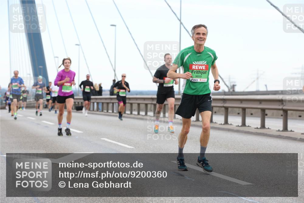 03.10.2025 - Köhlbrandbrückenlauf Lena Gebhardt http://msf.ph/oto/9200360 03.10.2025 15:22:58 Position 1 9659 meine-sportfotos.de