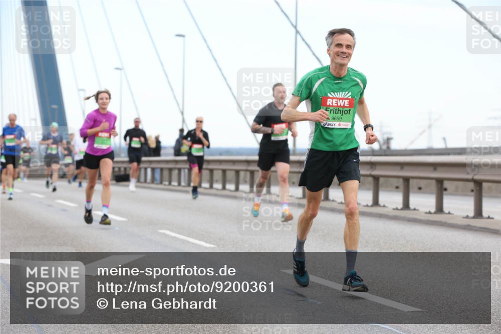 03.10.2025 - Köhlbrandbrückenlauf Lena Gebhardt http://msf.ph/oto/9200361 03.10.2025 15:22:58 Position 1 9659 meine-sportfotos.de