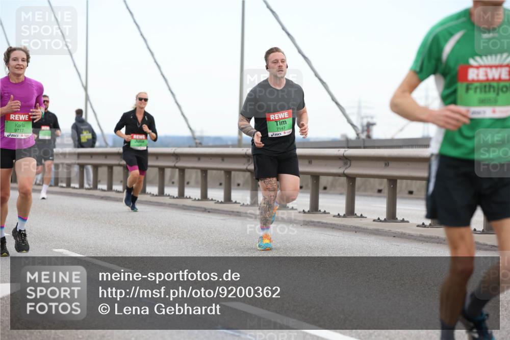 03.10.2025 - Köhlbrandbrückenlauf Lena Gebhardt http://msf.ph/oto/9200362 03.10.2025 15:22:59 Position 1 9717, 7147 meine-sportfotos.de