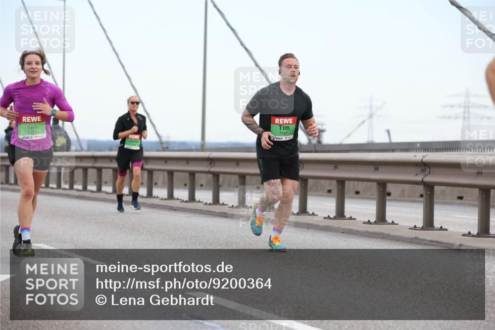 03.10.2025 - Köhlbrandbrückenlauf Lena Gebhardt http://msf.ph/oto/9200364 03.10.2025 15:22:59 Position 1 9717, 7147 meine-sportfotos.de