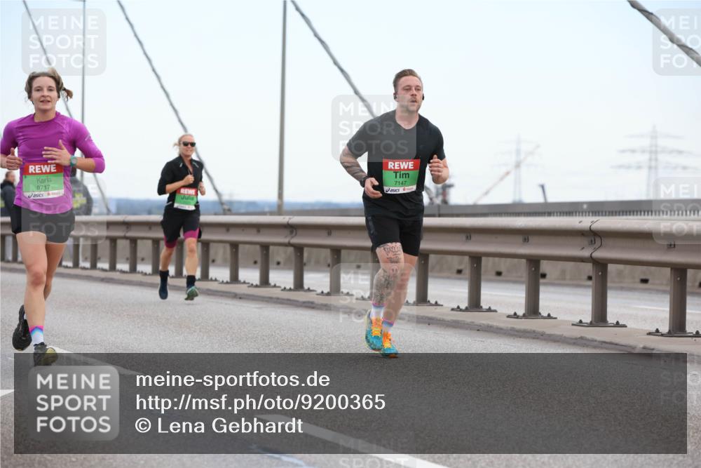 03.10.2025 - Köhlbrandbrückenlauf Lena Gebhardt http://msf.ph/oto/9200365 03.10.2025 15:22:59 Position 1 9717, 7147 meine-sportfotos.de