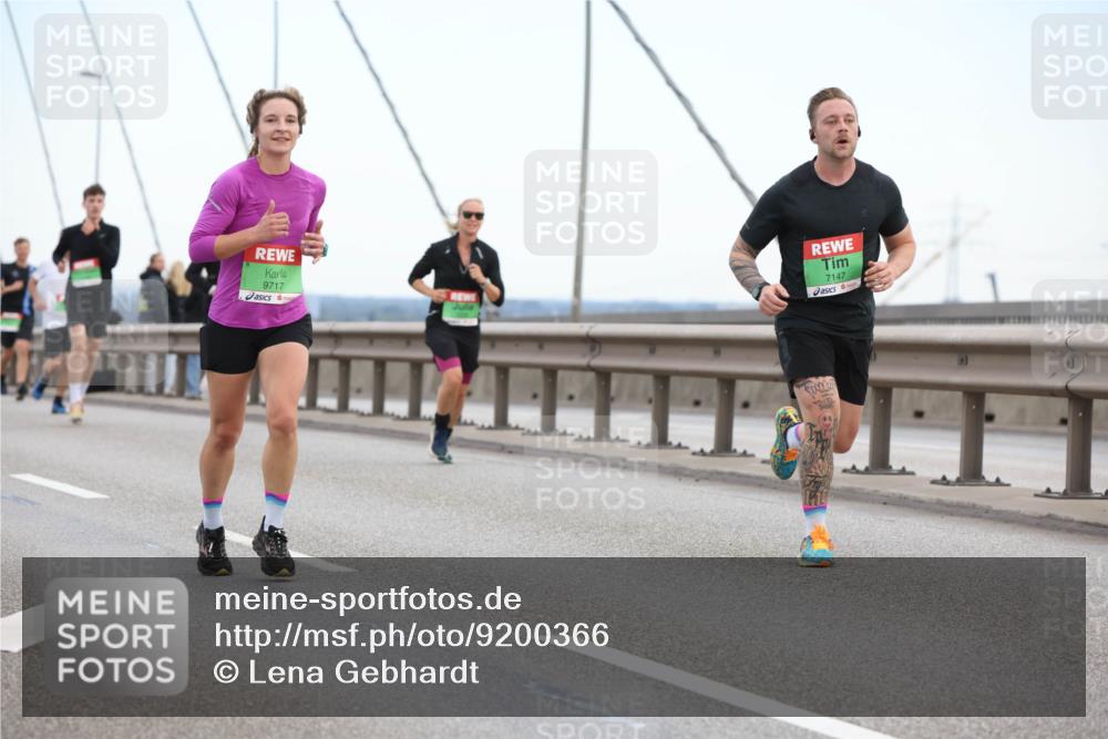 03.10.2025 - Köhlbrandbrückenlauf Lena Gebhardt http://msf.ph/oto/9200366 03.10.2025 15:22:59 Position 1 9717, 7147 meine-sportfotos.de