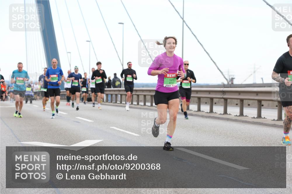 03.10.2025 - Köhlbrandbrückenlauf Lena Gebhardt http://msf.ph/oto/9200368 03.10.2025 15:23:00 Position 1 9717 meine-sportfotos.de