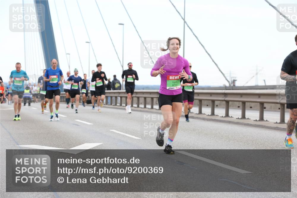03.10.2025 - Köhlbrandbrückenlauf Lena Gebhardt http://msf.ph/oto/9200369 03.10.2025 15:23:00 Position 1 9717 meine-sportfotos.de
